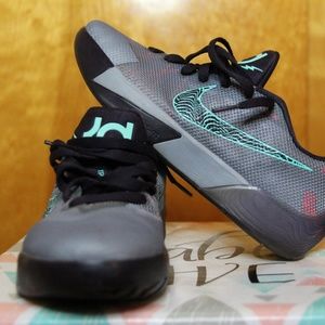 NIKE KD TREY 5 II MAGNETIC GREY LIGHTNING